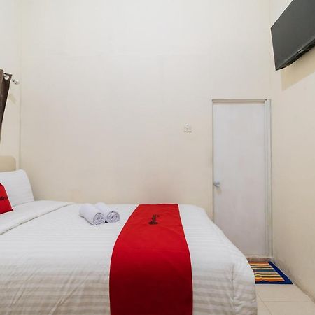 Hotel Reddoorz Syariah Near Pasar Aur Kuning Bukittinggi Exterior foto
