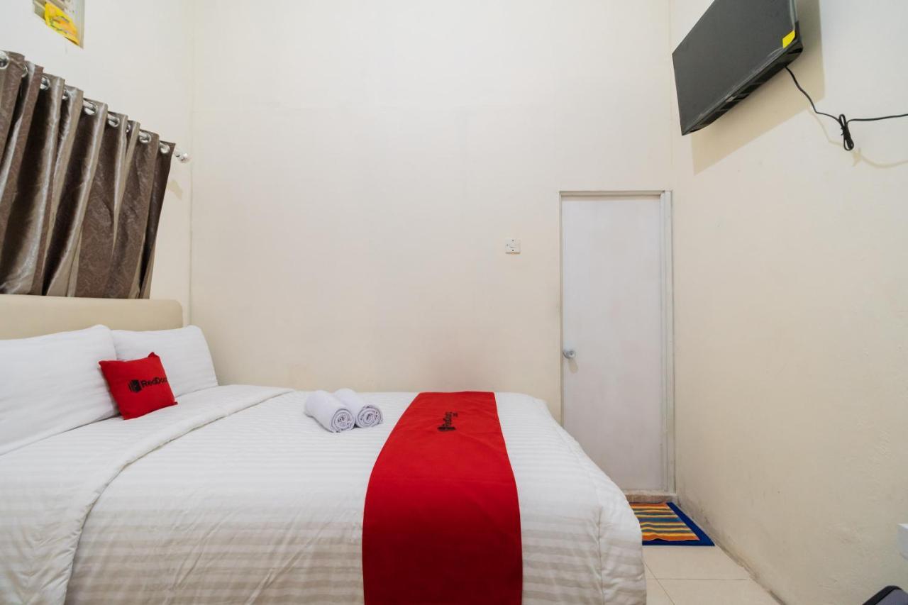Hotel Reddoorz Syariah Near Pasar Aur Kuning Bukittinggi Exterior foto