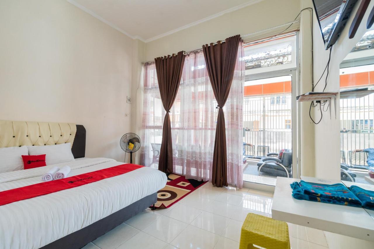 Hotel Reddoorz Syariah Near Pasar Aur Kuning Bukittinggi Exterior foto