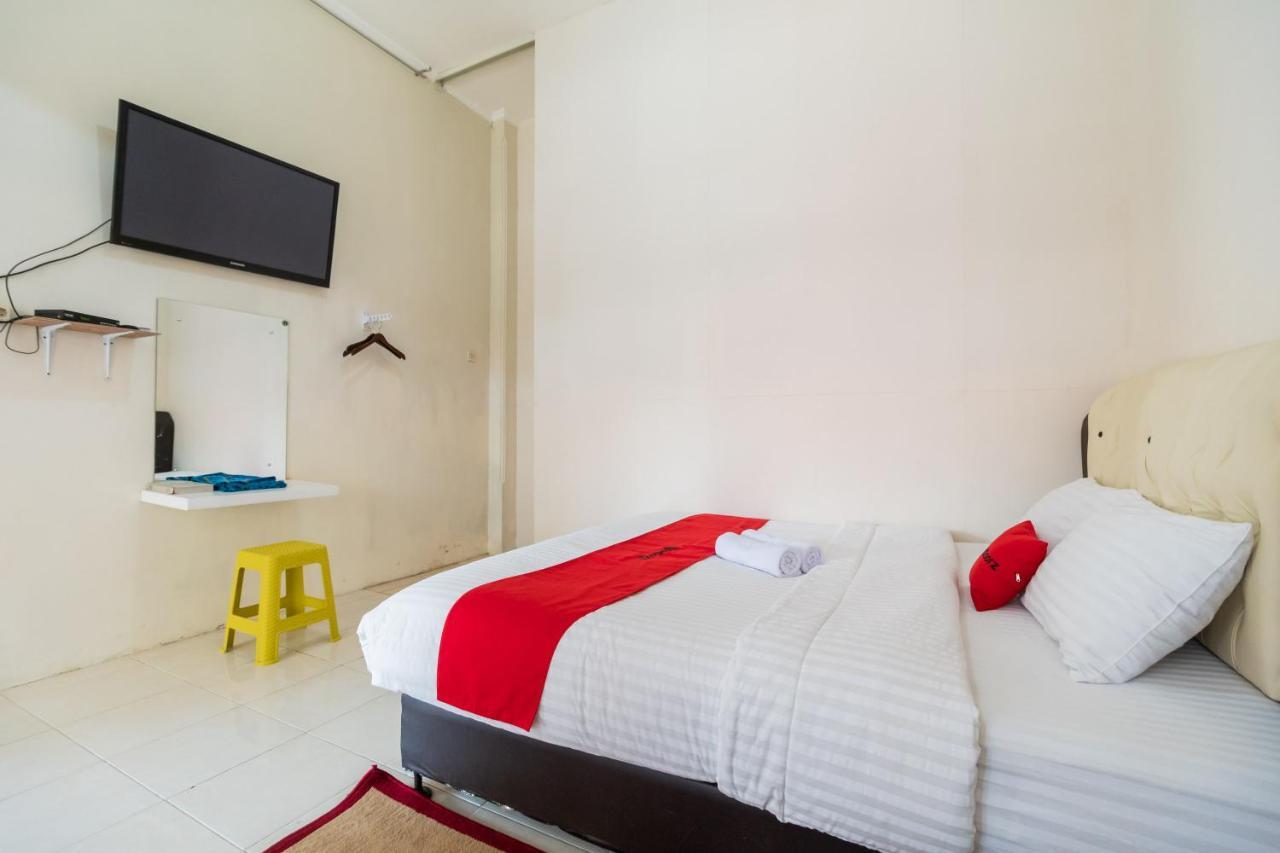 Hotel Reddoorz Syariah Near Pasar Aur Kuning Bukittinggi Exterior foto