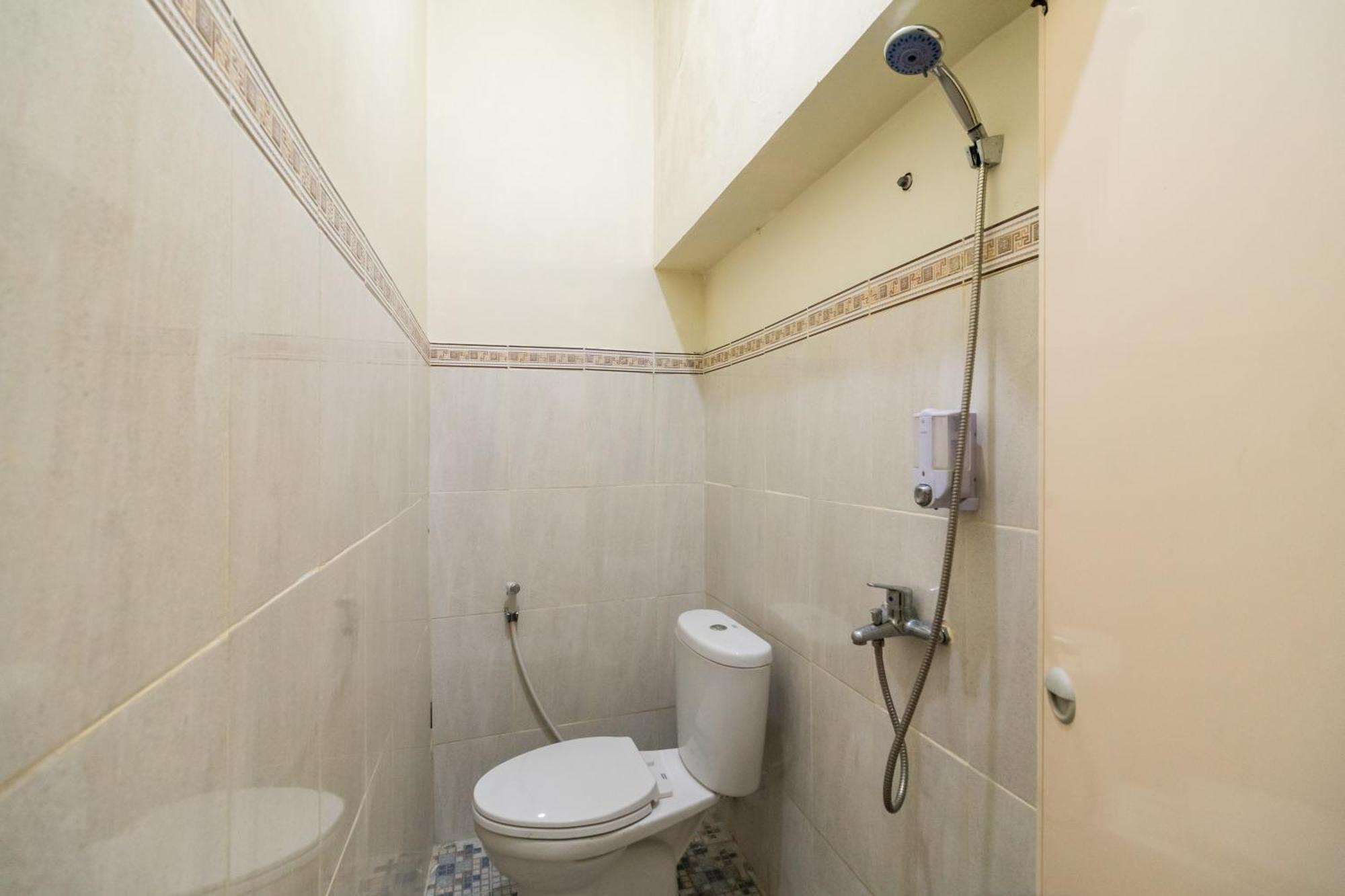 Hotel Reddoorz Syariah Near Pasar Aur Kuning Bukittinggi Zimmer foto